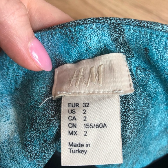 H&M Faux Leather Blue Snake Print Wrap Skirt Sz 2 ! - Picture 7 of 8